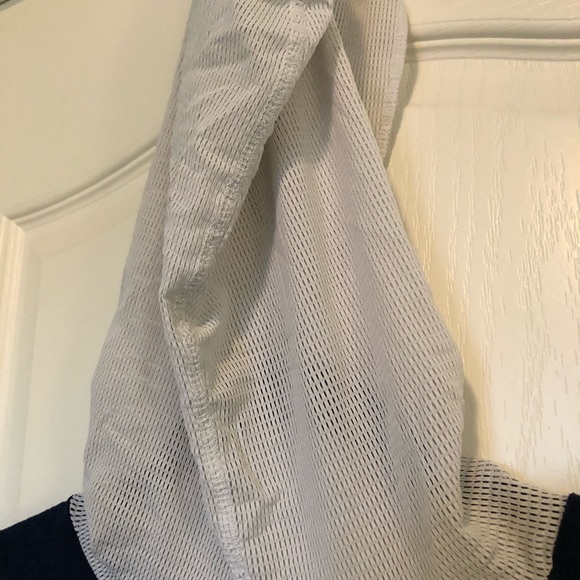 Fitigues Hooded Sleeveless Top - Picture 4 of 7